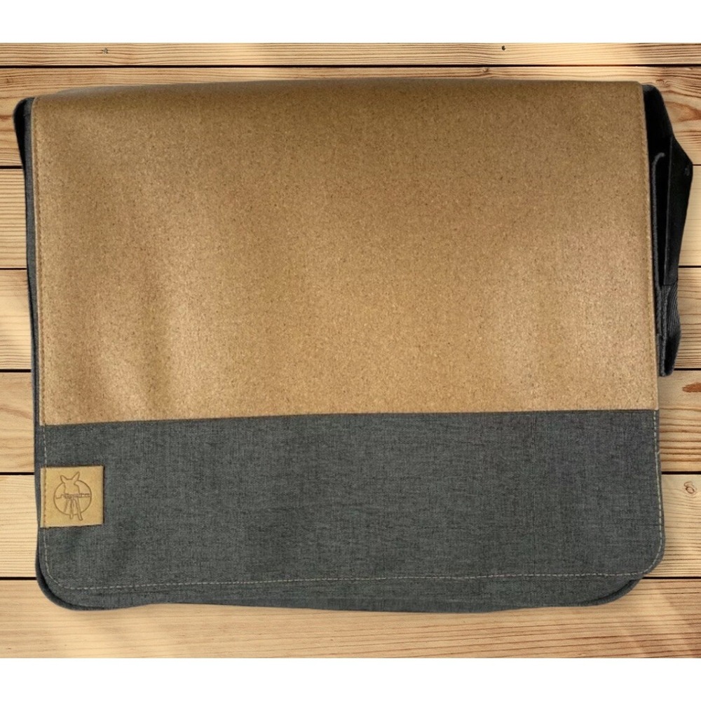Lassig‎ Messenger Diaper Bag Multi-Function W/Changing Pad, Multiple Pockets NWT - Picture 3 of 11